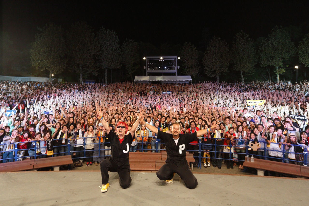 2013年9月に行われた全曲披露ライブ「→Pia-no-jaC← 5th Anniversary FINAL EAT A 野音2 ～今年もやります全曲ジャック～」の様子。