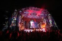 2013年9月に行われた全曲披露ライブ「→Pia-no-jaC← 5th Anniversary FINAL EAT A 野音2 ～今年もやります全曲ジャック～」の様子。