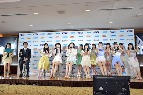 VTR振りをするモーニング娘。'18。