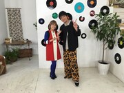 左から番組MCのIMALU、遊助。 (c)テレビ朝日