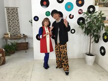 左から番組MCのIMALU、遊助。 (c)テレビ朝日