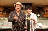 左からキヨサク（MONGOL800）、大森元貴。