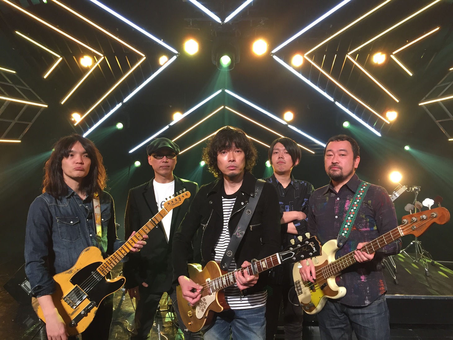 斉藤和義とバンドメンバー。