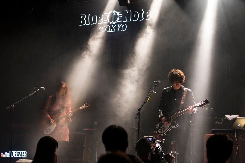 GLIM SPANKY「Deezer Session」ライブの様子。