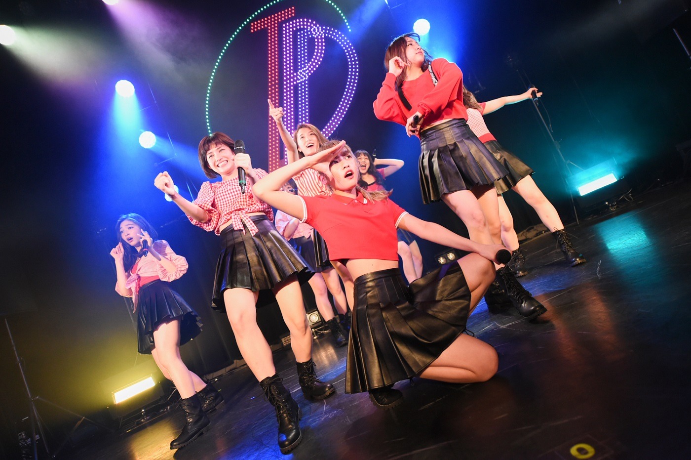東京パフォーマンスドール「ダンスサミット2018 ～One Day One Life～」WWW X公演の様子。（写真提供：EPICレコードジャパン）