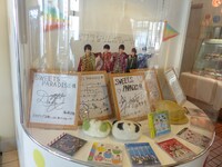 M!LKのコラボカフェの様子。