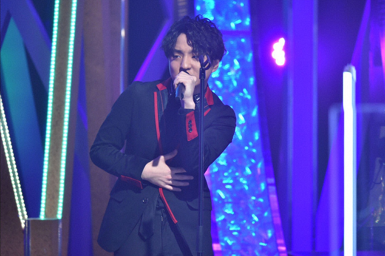 藤原聡（Vo, Piano / Official髭男dism） (c)テレビ朝日