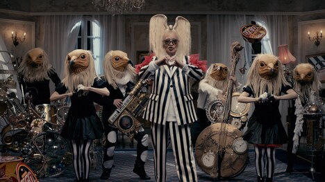 「日清焼そば U.F.O.」新CM「ファッションモンスター 篇 2020」のワンシーン。