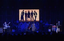 小籔千豊のスタンバイ中に雑談するジェニーハイメンバー。