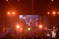 ジェニーハイの初ライブの様子。