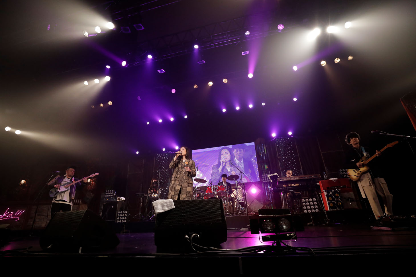 ジェニーハイの初ライブの様子。