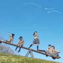 虹のコンキスタドール「トライアングル・ドリーマー / 心臓にメロディー」虹のコンキスタドール橙盤ジャケット。