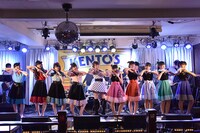 渡辺美奈代とハコイリ▽ムスメによるコラボレーションの様子。