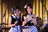 塩野虹（左）の質問に答える渡辺美奈代（右）。