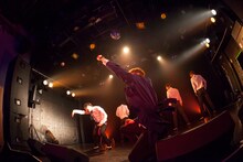 CUBERSとしゅーずのコラボステージの様子。（撮影：牛島康介）