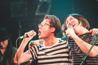 「UNKO」を披露したWILDTHINGS（タカタタイスケ[PLECTRUM]、石田匠）。（撮影：鈴木友莉）