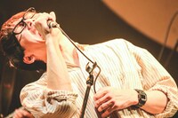 「朝の光」を歌唱した桃野陽介（モノブライト）。（撮影：鈴木友莉）