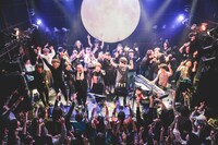 出演者全員で届けられた「HGYM」の様子。（撮影：鈴木友莉）