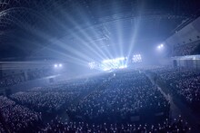 「BUMP OF CHICKEN TOUR 2017-2018 PATHFINDER」マリンメッセ福岡公演の様子。（撮影：古溪一道）