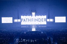 「BUMP OF CHICKEN TOUR 2017-2018 PATHFINDER」マリンメッセ福岡公演の様子。（撮影：古溪一道）