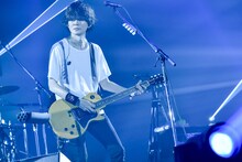 藤原基央（Vo, G）（撮影：古溪一道）