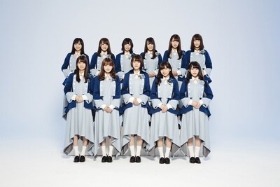 けやき坂46 1期生。前列右が柿崎芽実、中央が佐々木美玲、左が高本彩花。