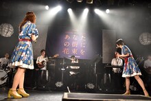 弁当のおかずをコンテンツと考えたり、パーキングエリアのよしあしをバイブスで判断するなど独自の思考を展開するCRCK/LCKSの小田朋美（中央）。