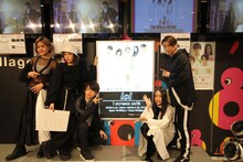 コラボカフェ「lol i scream Cafe」を告知するlol。