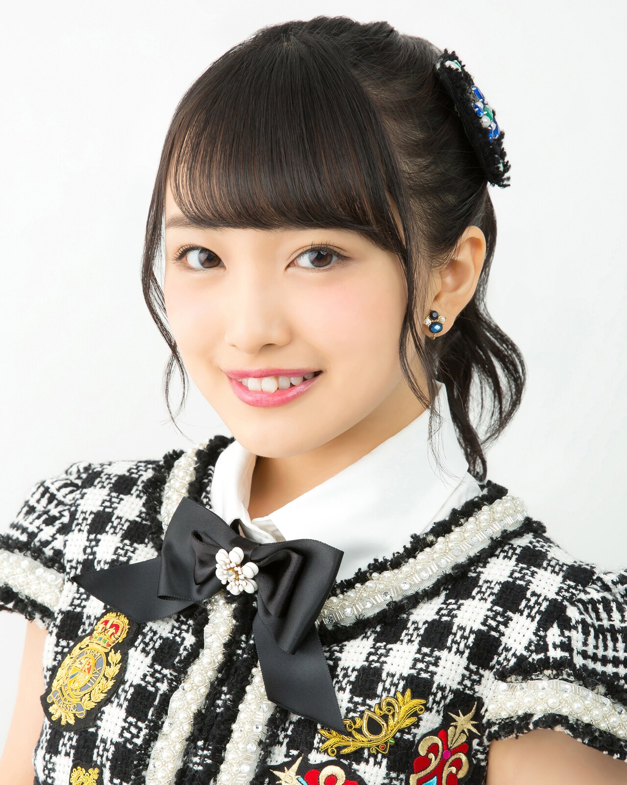 AKB48 Officialスクラッチ A賞サイン入りタペストリー向井地 美音 向井地美音（AKB48）インタビュー「自分を好きでいられる選択を