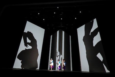 「FUSION」のパフォーマンスの様子。 (撮影:上山陽介)