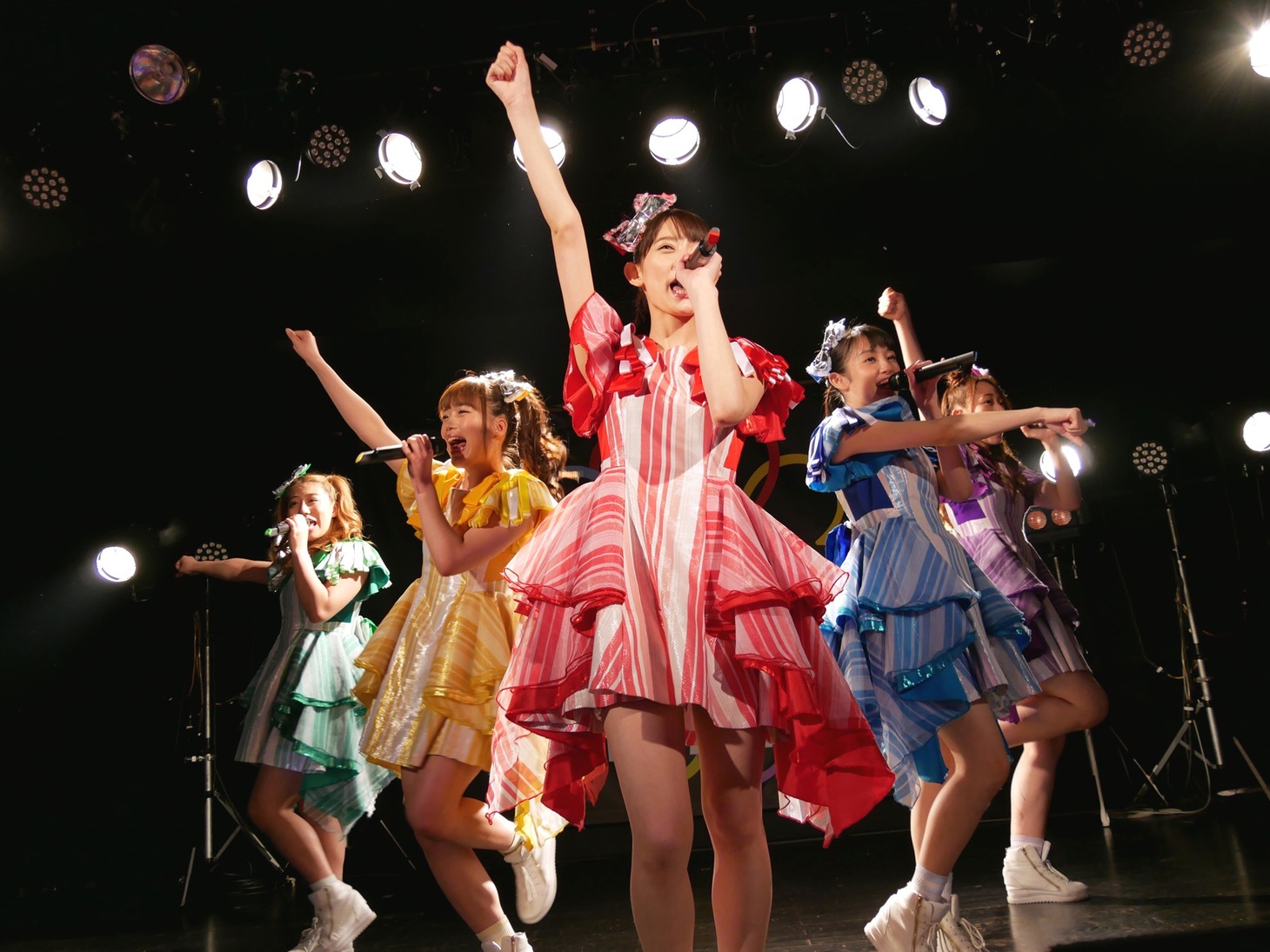 「チームしゃちほこ SPRING TOUR 2018～日本中でJUMP MAN！？幸せの使者は君だッ！～」石川・金沢EIGHT HALLの様子。（写真提供：ワーナーミュージック・ジャパン）