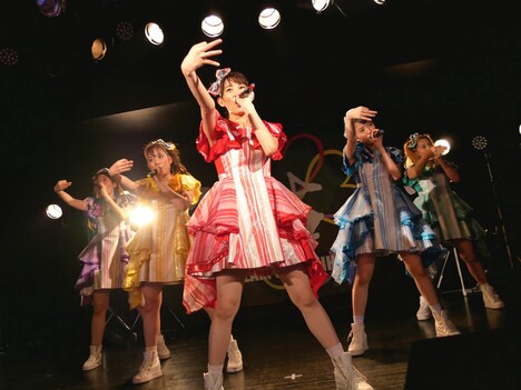 「チームしゃちほこ SPRING TOUR 2018～日本中でJUMP MAN！？幸せの使者は君だッ！～」石川・金沢EIGHT HALLの様子。（写真提供：ワーナーミュージック・ジャパン）