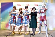 左からKaede、Nao☆、Megu、省エネの山川さん、ウルトラマン。