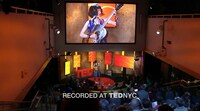 Reiが出演した「TED」のワンシーン。