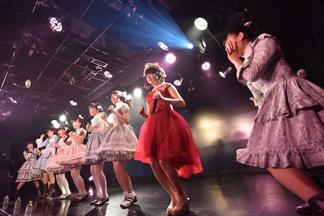 「なかよし」で“エア大縄跳び”を繰り広げるハコイリ▽ムスメ。