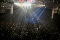 syrup16g「COPY発売16周年記念ツアー『十六夜 ＜IZAYOI＞』最終夜『冥途』」の様子。（Photo by Viola Kam [V'z Twinkle]）