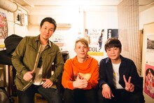 左から山田貴洋（ASIAN KUNG-FU GENERATION）、ニック・ムーン、喜多建介（ASIAN KUNG-FU GENERATION）。（Photo by Tetsuya Yamakawa）