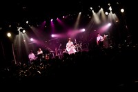 吉澤嘉代子「ウルトラスーパーミラクルツアー」最終公演の様子。（撮影：田中一人）