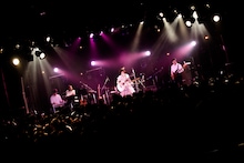 吉澤嘉代子「ウルトラスーパーミラクルツアー」最終公演の様子。（撮影：田中一人）