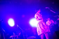 吉澤嘉代子「ウルトラスーパーミラクルツアー」最終公演の様子。（撮影：田中一人）