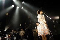 吉澤嘉代子「ウルトラスーパーミラクルツアー」最終公演の様子。（撮影：田中一人）