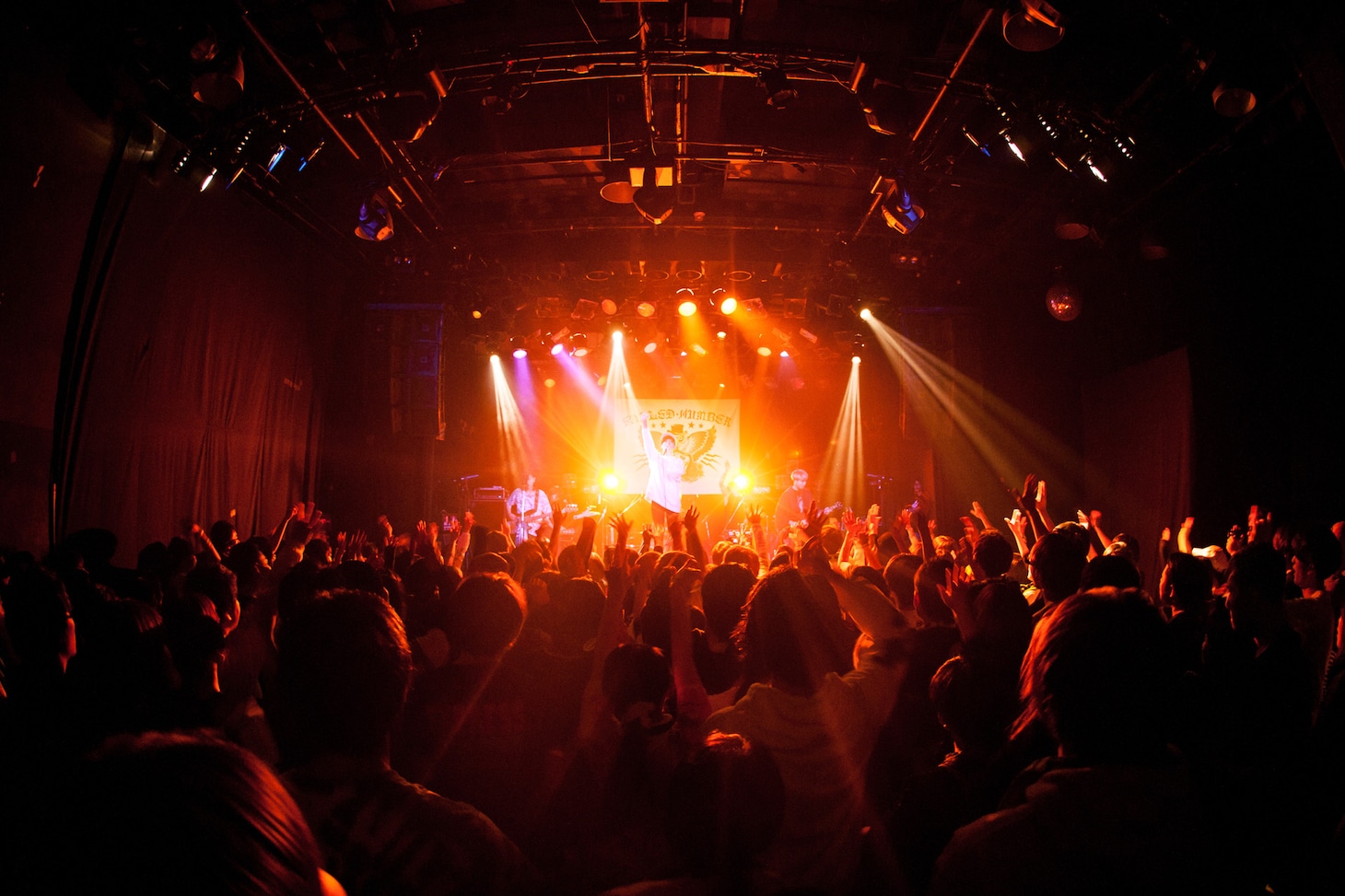 「2nd album"THUNDER"release tour 2017-2018」東京・UNIT公演の様子。（Photo by NAOTO SONODA）