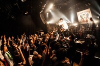 「2nd album"THUNDER"release tour 2017-2018」東京・UNIT公演の様子。（Photo by NAOTO SONODA）
