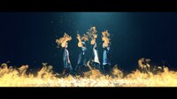 九星隊「Kiss Me Fire」ミュージックビデオのワンシーン。