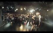 ロッカジャポニカ「WEE FIGHT OH!!!!!」ライブ映像のワンシーン。