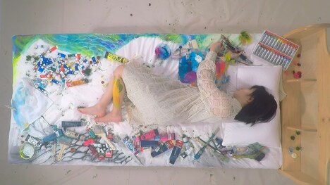 湯木慧「嘘のあと」ミュージックビデオのワンシーン。