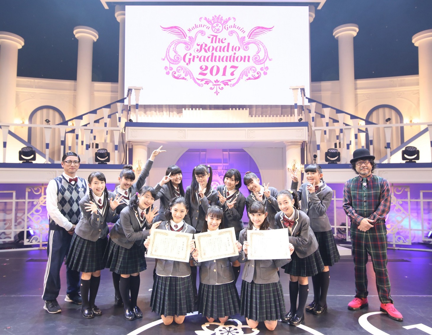 左から森ハヤシ、さくら学院、倉本美津留。（写真提供：アミューズ）