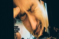 幕間に上映された静止画ドラマでのミッチー。