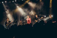 集団行動「充分未来ツアー」東京・WWW X公演の様子。