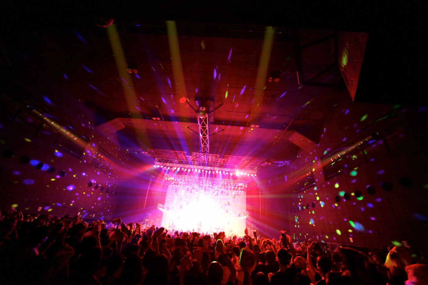 PENGUIN RESEARCH「LIVE TOUR 2017-2018 PENGUIN QUEST～お台場に導かれし者たち～」Zepp DiverCity TOKYO公演の様子。